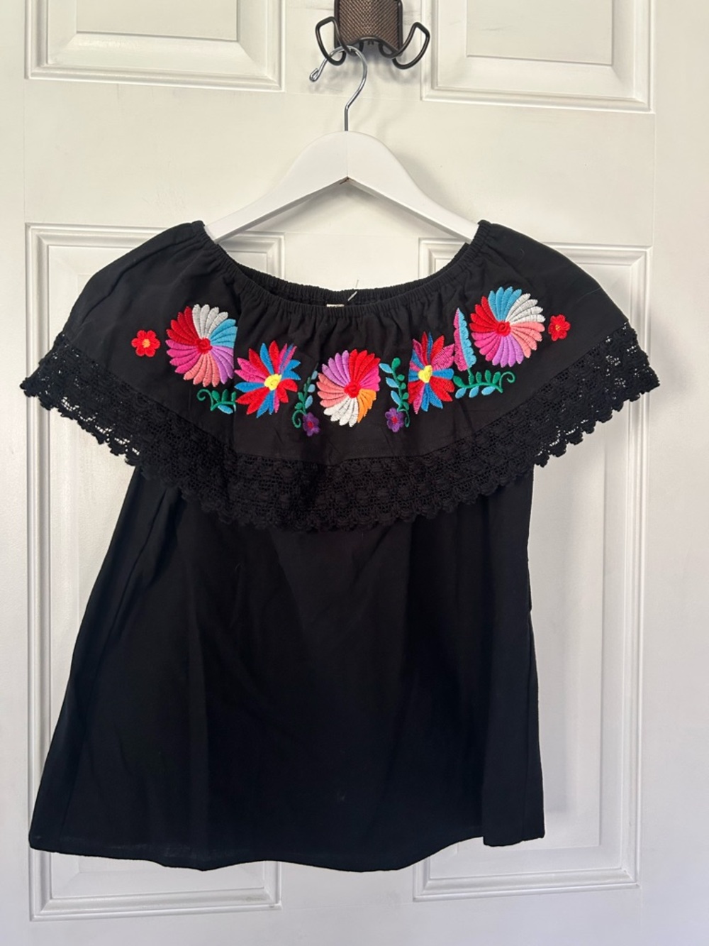 Embroidered Black Off-Shoulder Short Sleeve Top